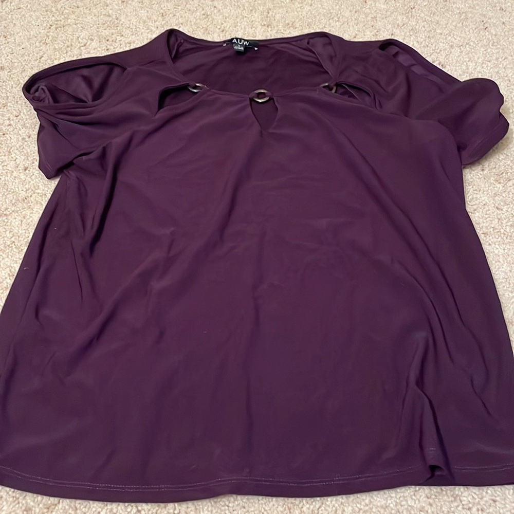 Woman’s shirt very formal with shoulder less color purple size s